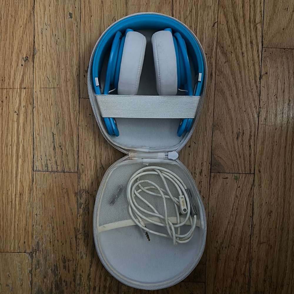 Beats White and Blue with case